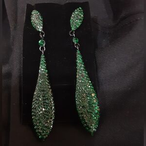 GREEN —-Elegant Green Drop Prom/Party Earrings J150